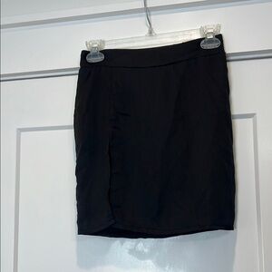Boohoo Black Mini slip Skirt with slit size 2. In perfect condition!